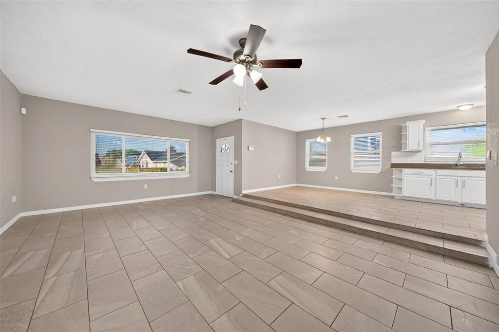 For Sale: $275,000 (3 beds, 2 baths, 1426 Square Feet)