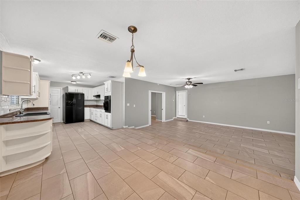For Sale: $275,000 (3 beds, 2 baths, 1426 Square Feet)