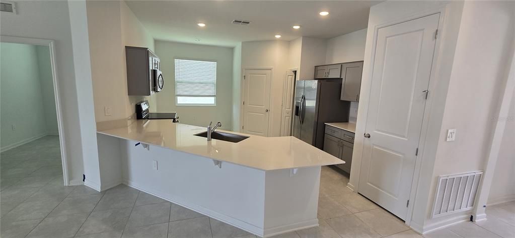 For Rent: $1,850 (3 beds, 2 baths, 1710 Square Feet)
