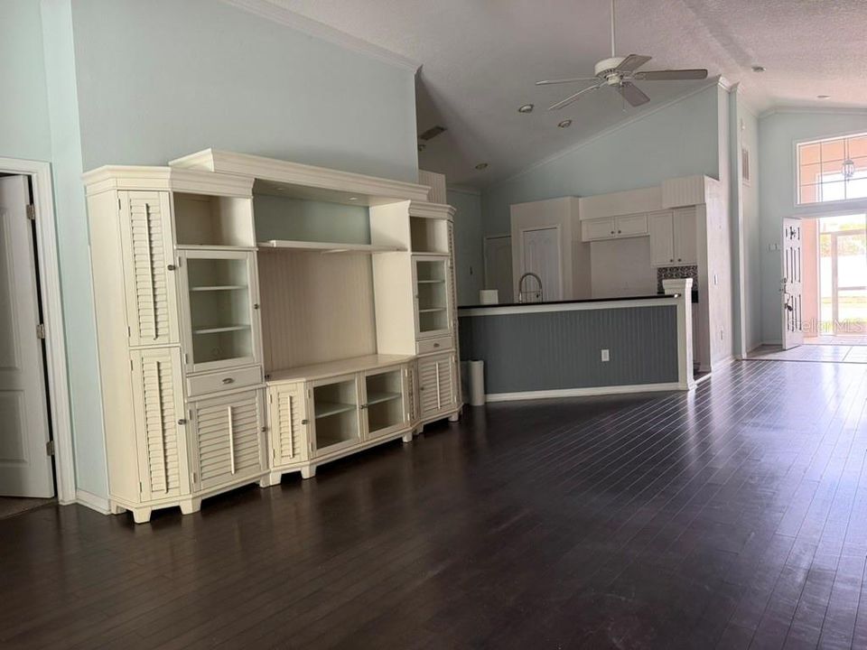 En Venta: $375,000 (4 camas, 3 baños, 1799 Pies cuadrados)