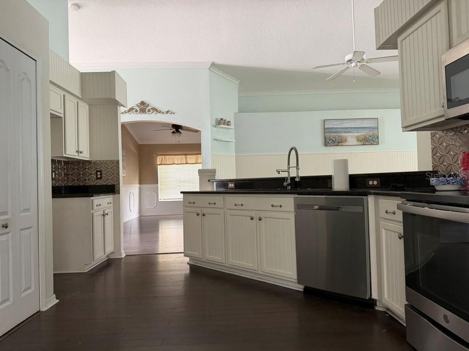 En Venta: $375,000 (4 camas, 3 baños, 1799 Pies cuadrados)
