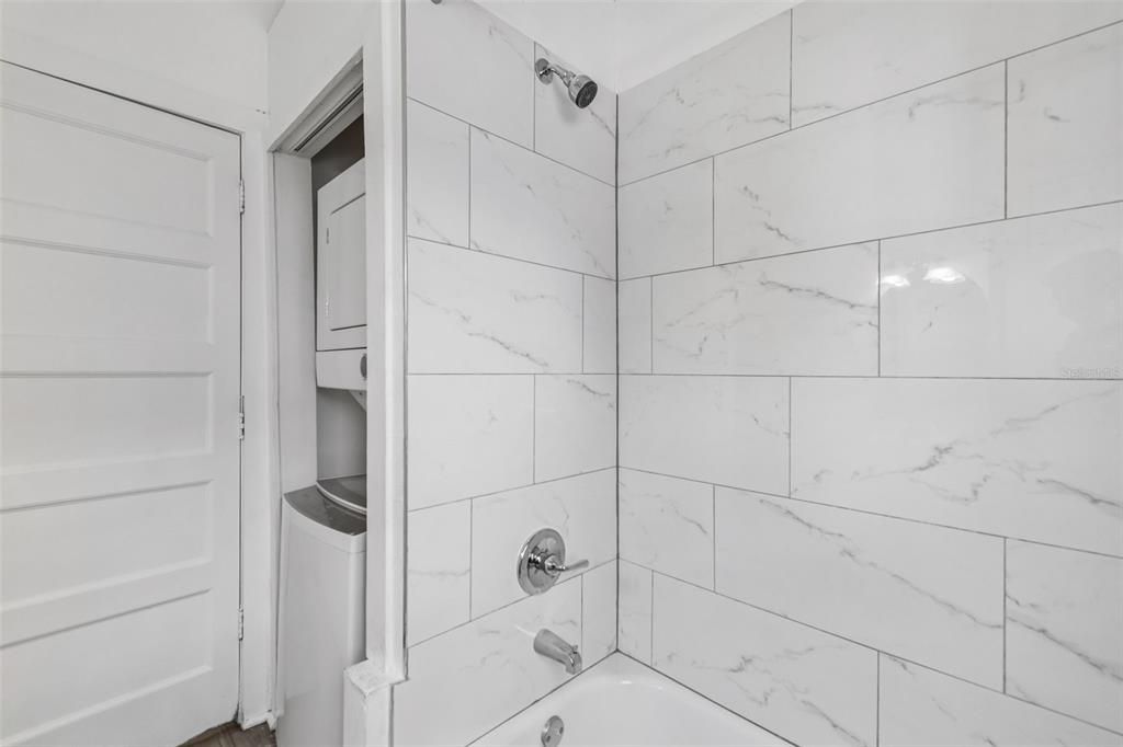 На продажу: $244,900 (2 спален, 2 ванн, 990 Квадратных фут)