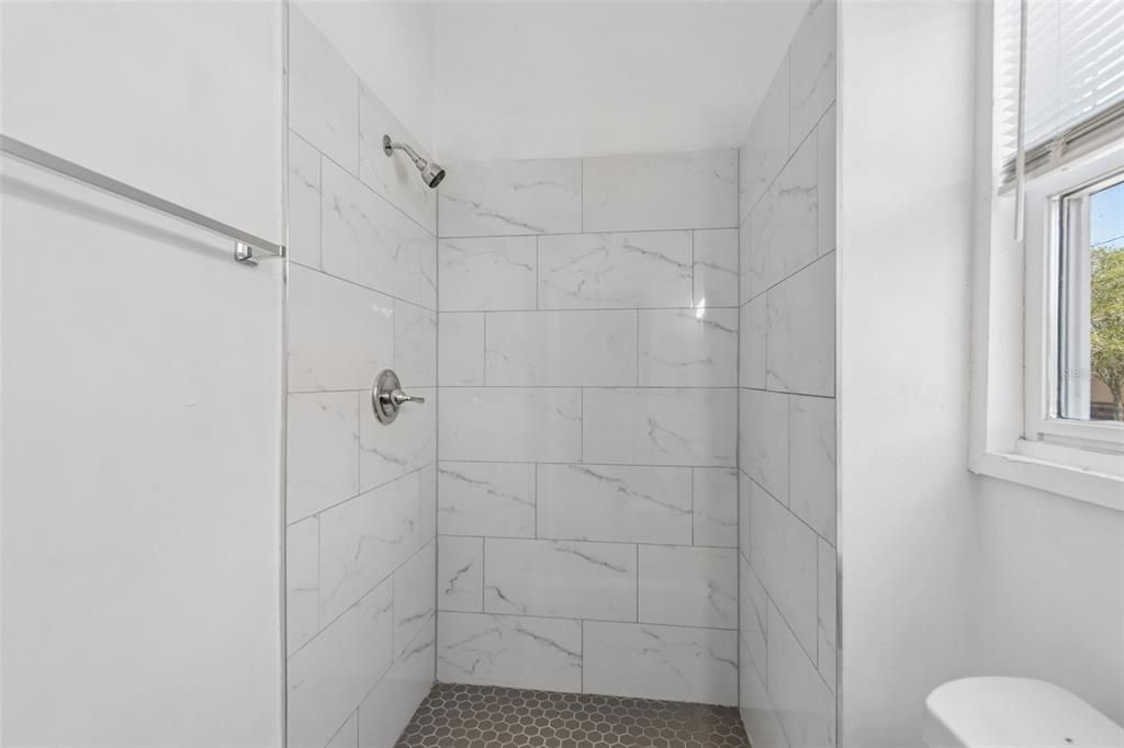 На продажу: $244,900 (2 спален, 2 ванн, 990 Квадратных фут)