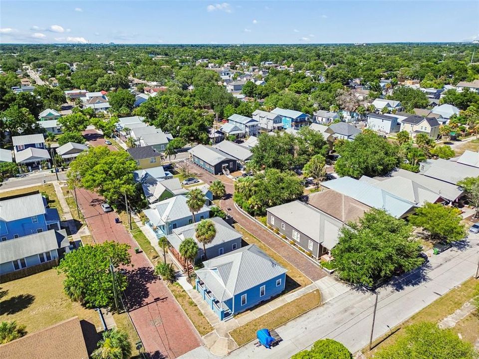 На продажу: $244,900 (2 спален, 2 ванн, 990 Квадратных фут)