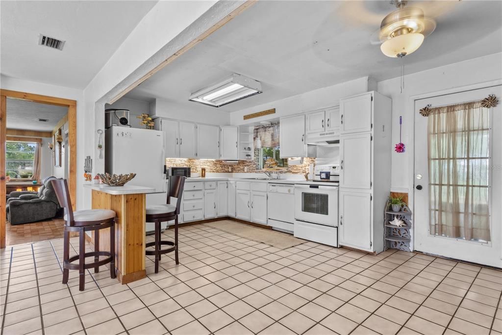 En Venta: $269,900 (4 camas, 2 baños, 1859 Pies cuadrados)