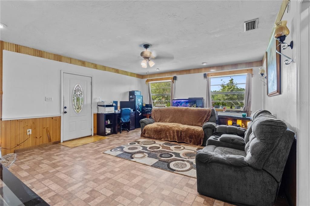 En Venta: $269,900 (4 camas, 2 baños, 1859 Pies cuadrados)