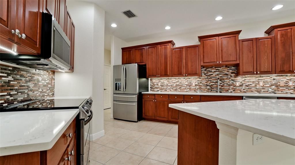 En Venta: $625,000 (4 camas, 3 baños, 2552 Pies cuadrados)