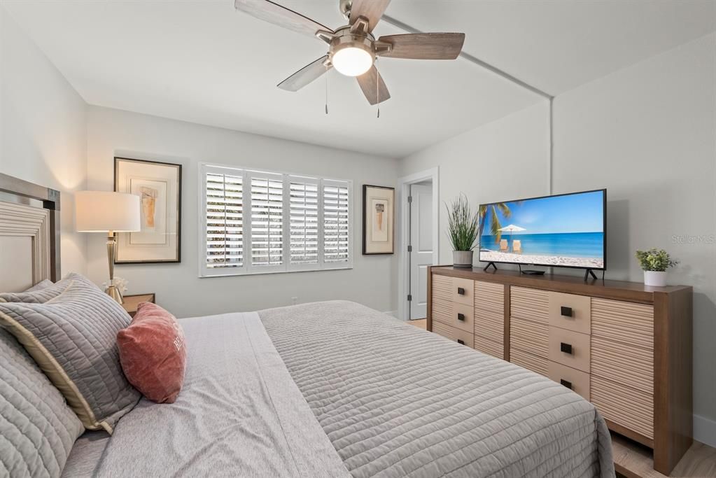 For Sale: $399,000 (2 beds, 2 baths, 800 Square Feet)