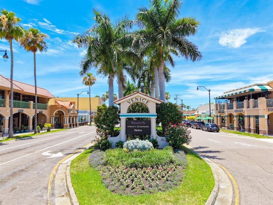 For Sale: $399,000 (2 beds, 2 baths, 800 Square Feet)