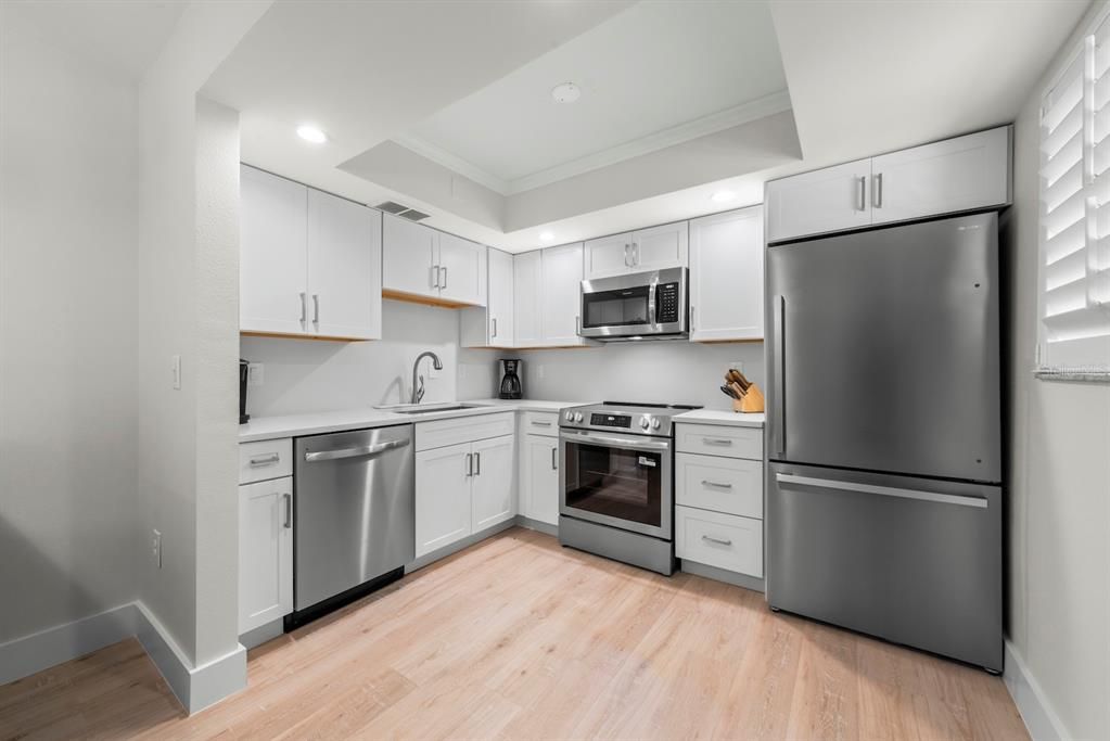 For Sale: $399,000 (2 beds, 2 baths, 800 Square Feet)