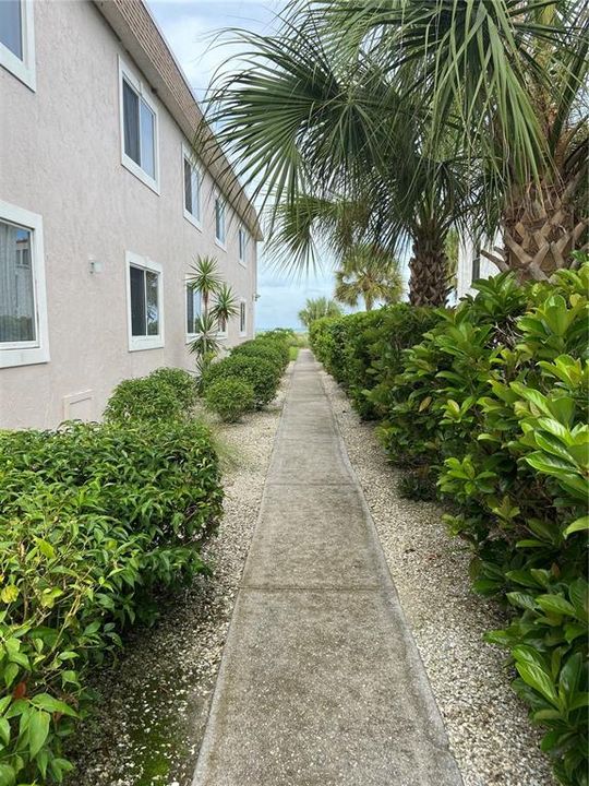 For Sale: $399,000 (2 beds, 2 baths, 800 Square Feet)