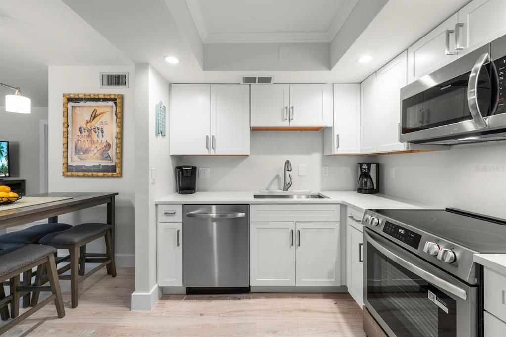 For Sale: $399,000 (2 beds, 2 baths, 800 Square Feet)