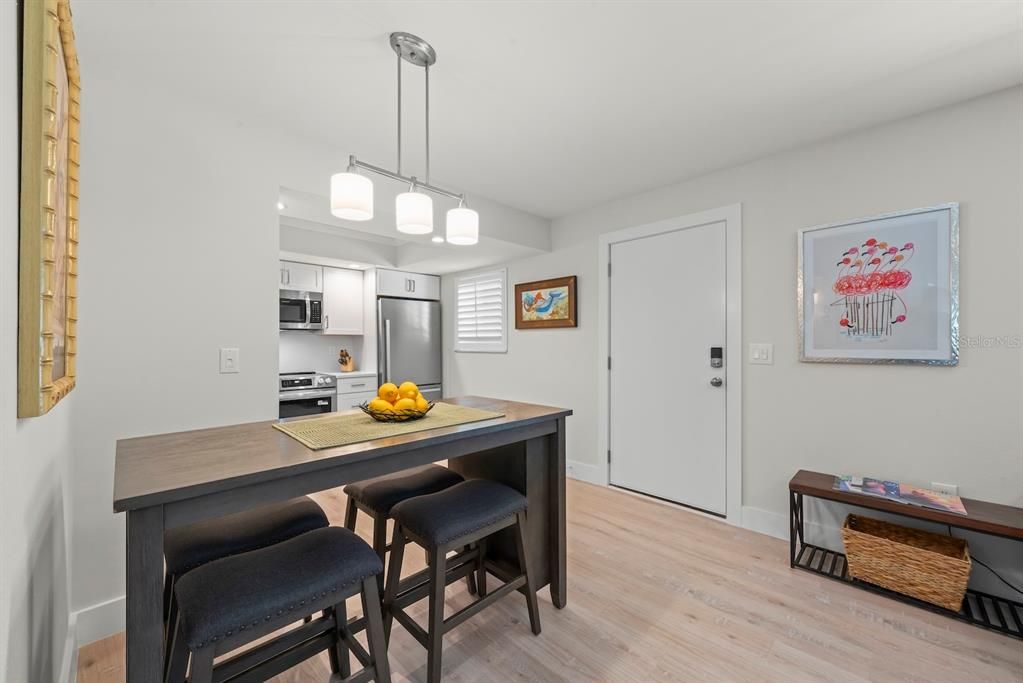For Sale: $399,000 (2 beds, 2 baths, 800 Square Feet)