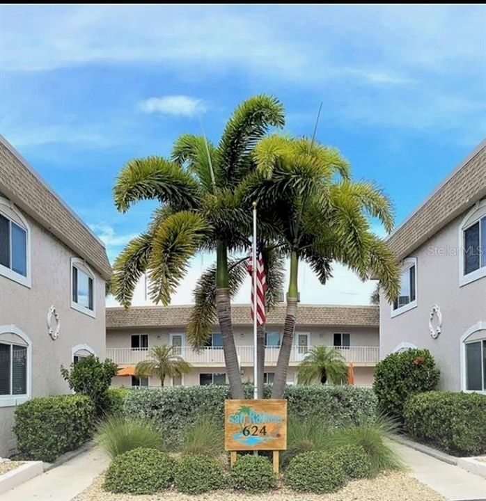 For Sale: $399,000 (2 beds, 2 baths, 800 Square Feet)