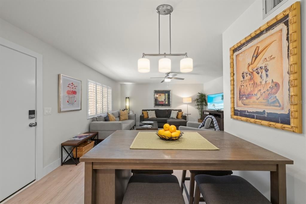 For Sale: $399,000 (2 beds, 2 baths, 800 Square Feet)