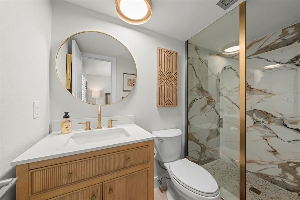 For Sale: $399,000 (2 beds, 2 baths, 800 Square Feet)