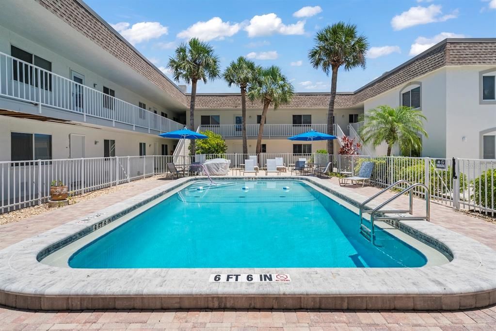 For Sale: $399,000 (2 beds, 2 baths, 800 Square Feet)