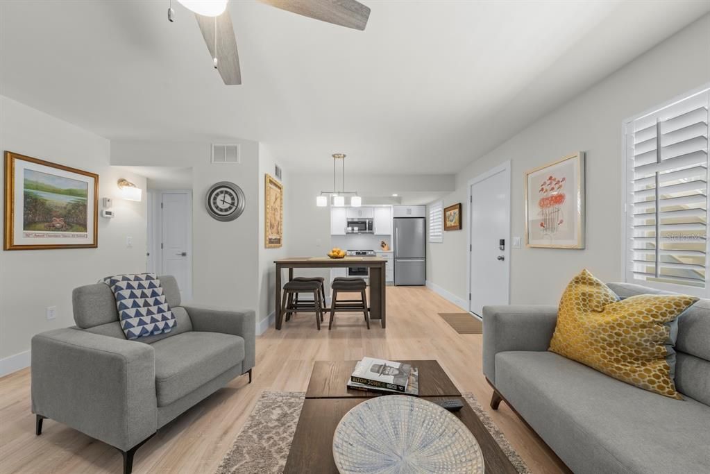 For Sale: $399,000 (2 beds, 2 baths, 800 Square Feet)