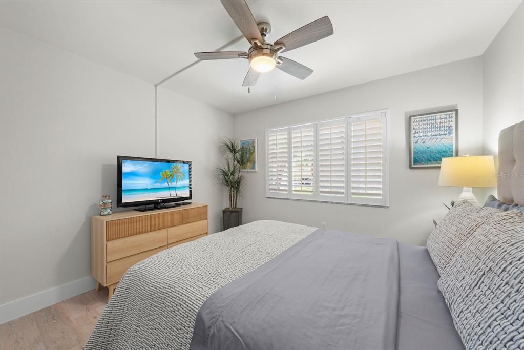 For Sale: $399,000 (2 beds, 2 baths, 800 Square Feet)