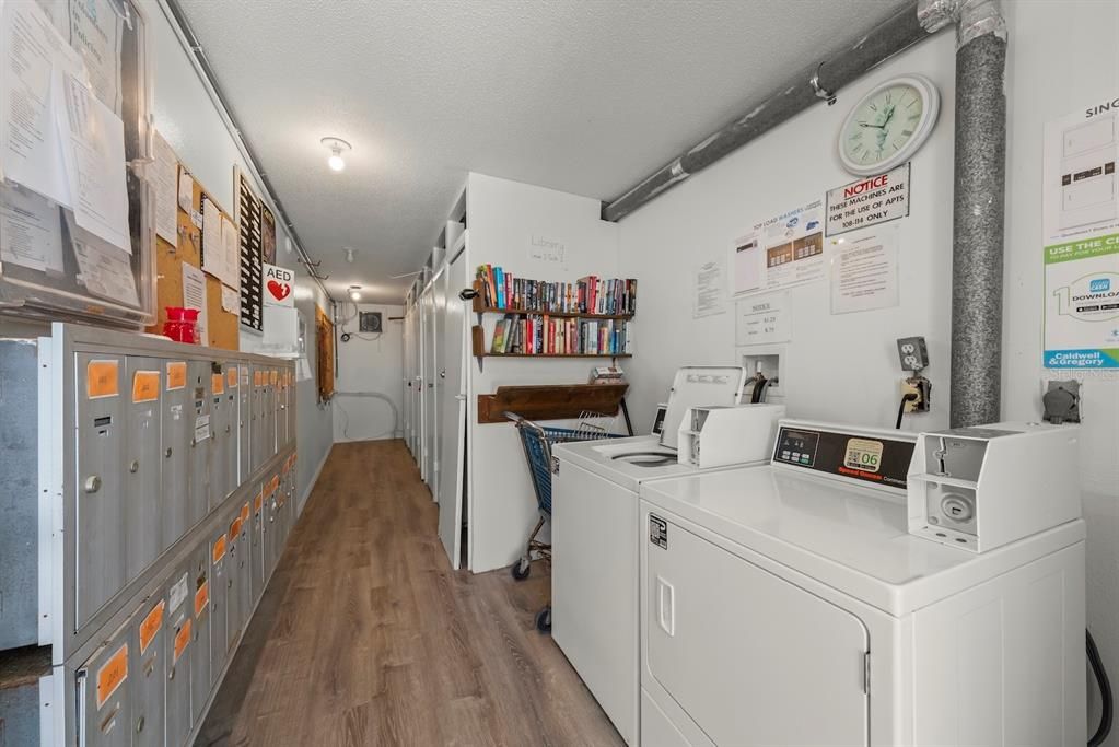 For Sale: $399,000 (2 beds, 2 baths, 800 Square Feet)