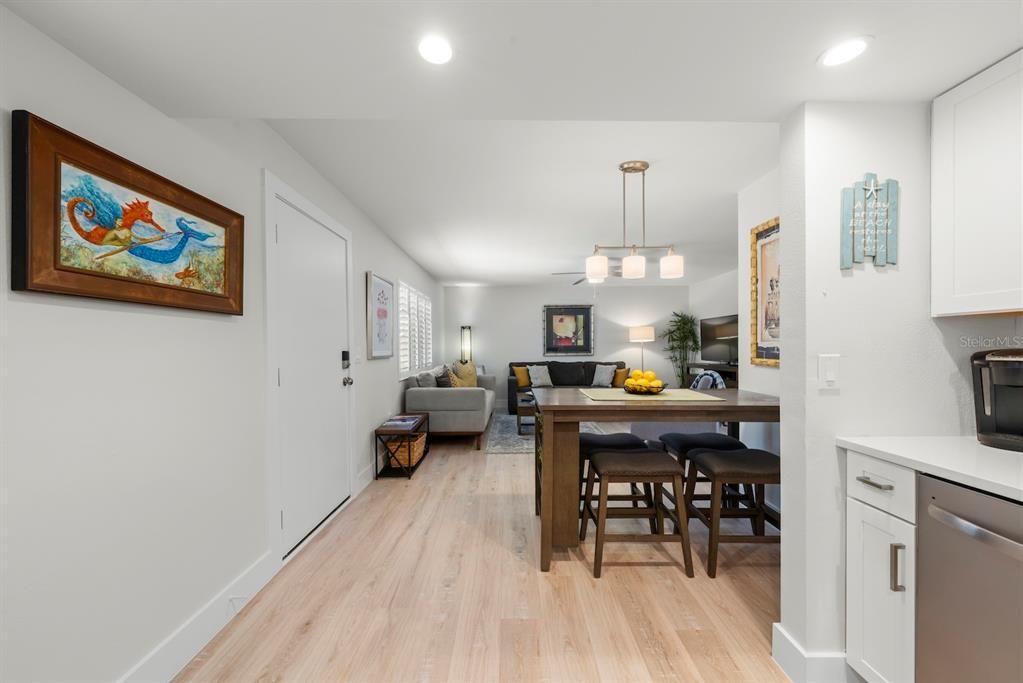 For Sale: $399,000 (2 beds, 2 baths, 800 Square Feet)