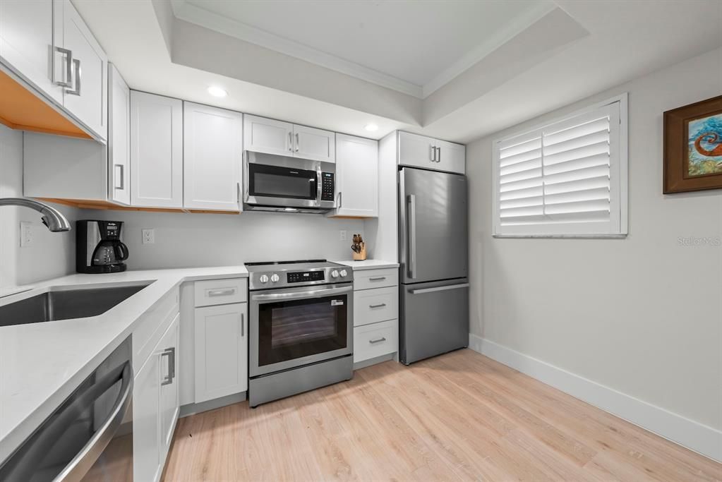 For Sale: $399,000 (2 beds, 2 baths, 800 Square Feet)