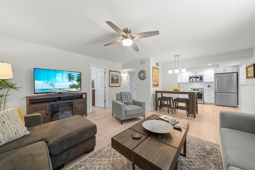 For Sale: $399,000 (2 beds, 2 baths, 800 Square Feet)