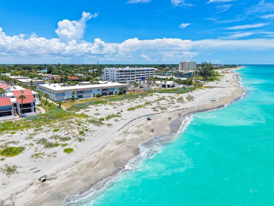 For Sale: $399,000 (2 beds, 2 baths, 800 Square Feet)
