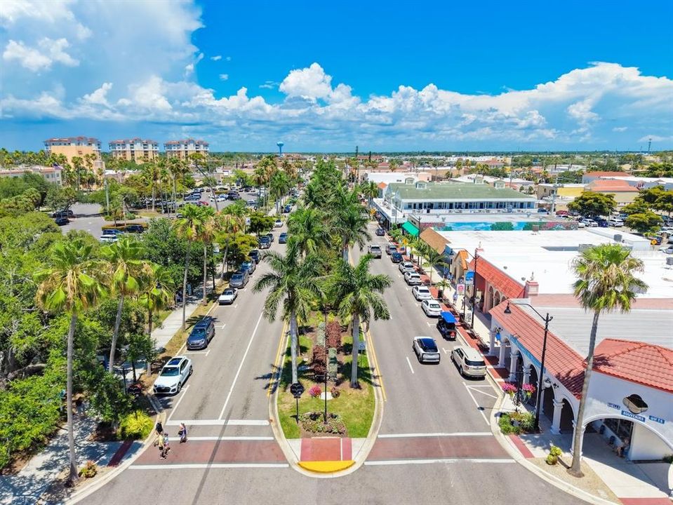 For Sale: $399,000 (2 beds, 2 baths, 800 Square Feet)
