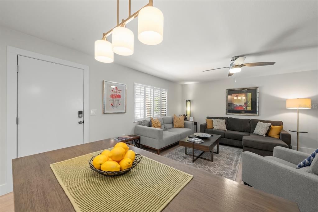 For Sale: $399,000 (2 beds, 2 baths, 800 Square Feet)