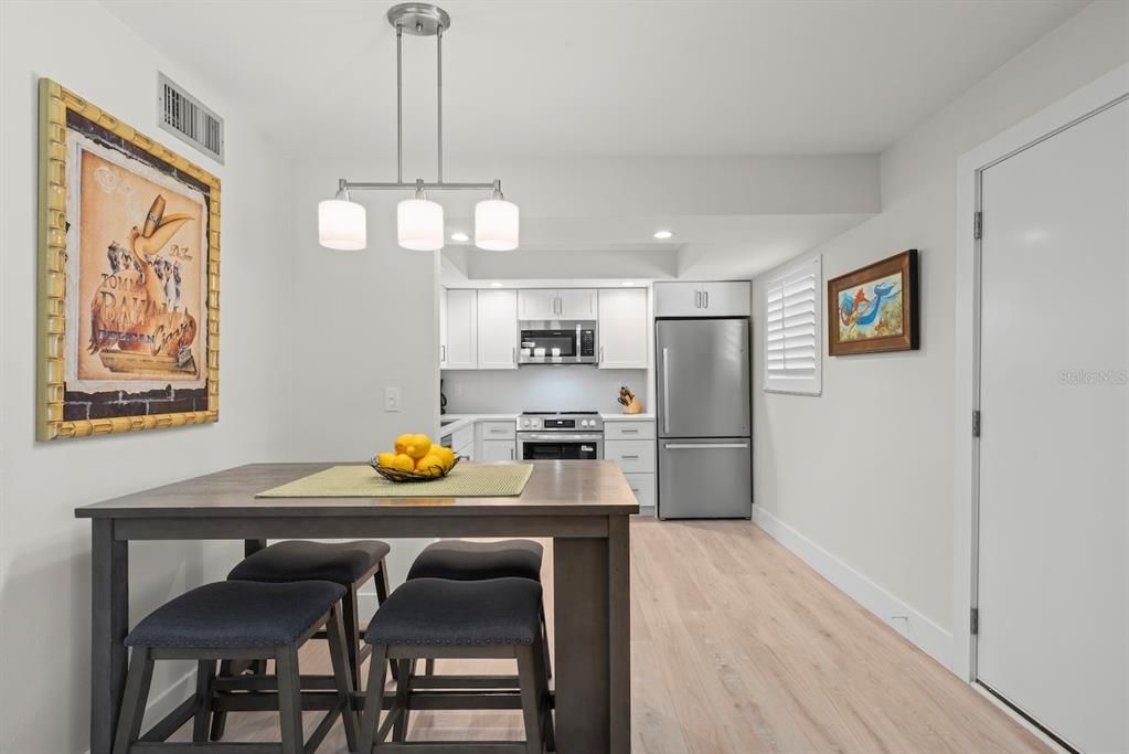For Sale: $399,000 (2 beds, 2 baths, 800 Square Feet)