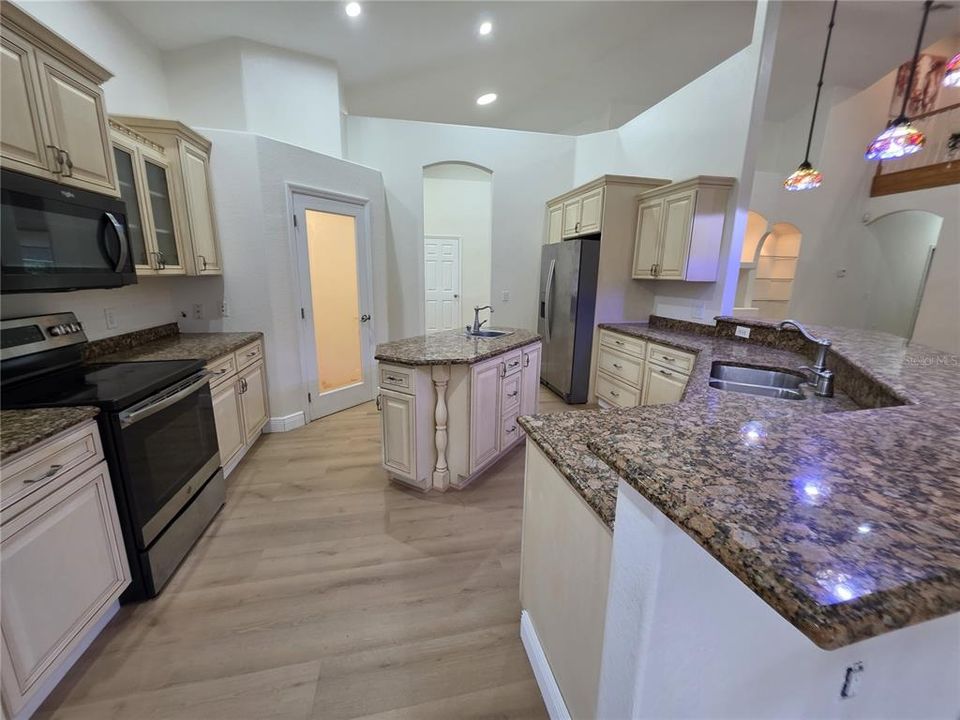 For Sale: $624,000 (6 beds, 4 baths, 6758 Square Feet)