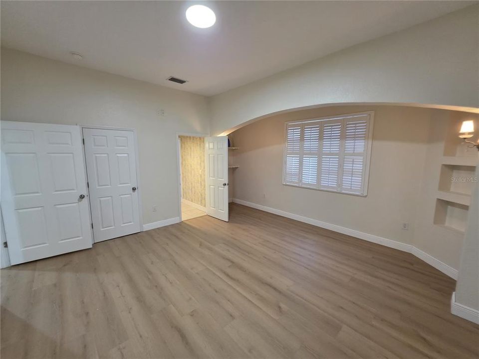 For Sale: $624,000 (6 beds, 4 baths, 6758 Square Feet)