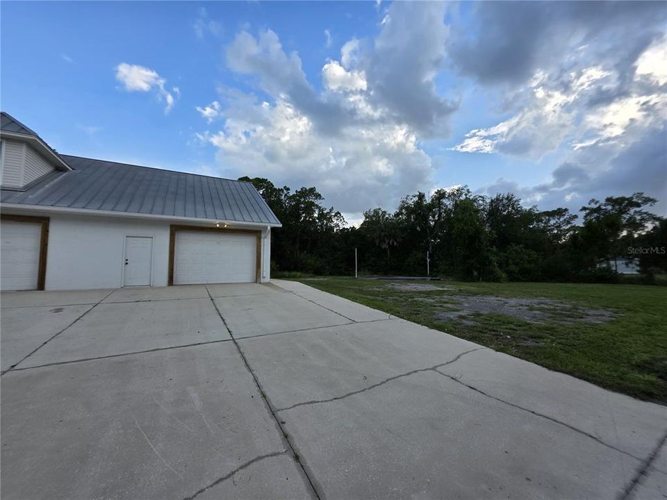For Sale: $624,000 (6 beds, 4 baths, 6758 Square Feet)