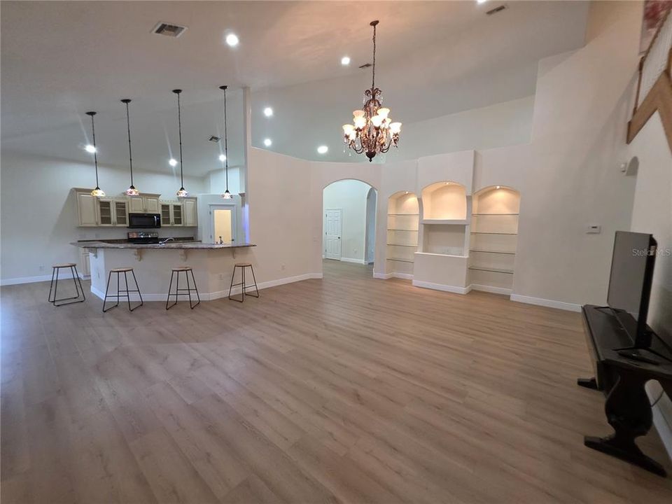 For Sale: $624,000 (6 beds, 4 baths, 6758 Square Feet)