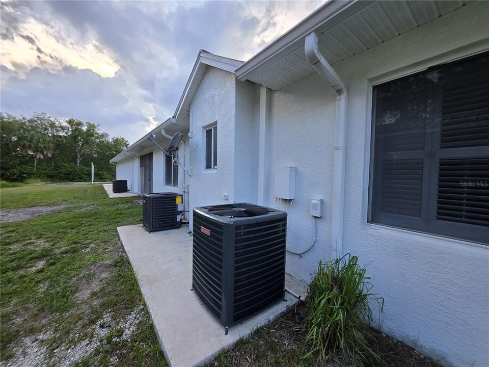 For Sale: $624,000 (6 beds, 4 baths, 6758 Square Feet)