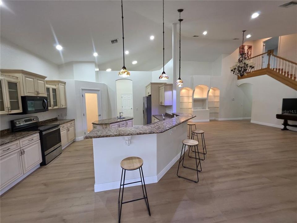 For Sale: $624,000 (6 beds, 4 baths, 6758 Square Feet)