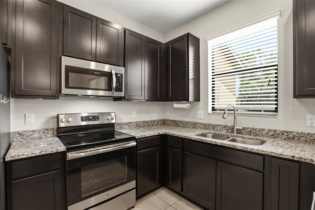 For Sale: $279,900 (3 beds, 2 baths, 1550 Square Feet)