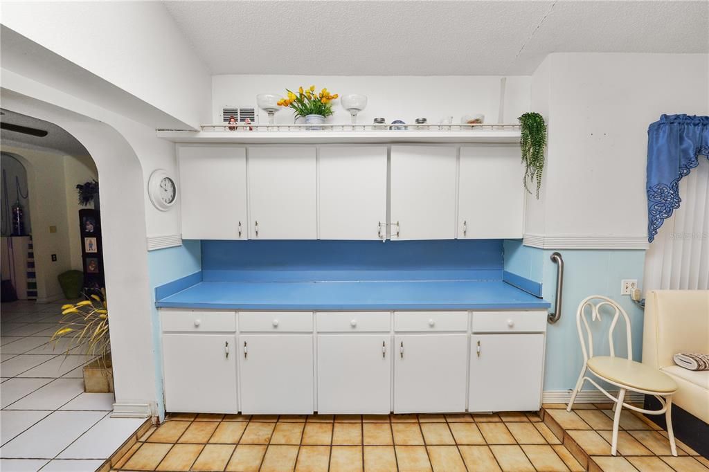 На продажу: $240,000 (3 спален, 2 ванн, 1004 Квадратных фут)