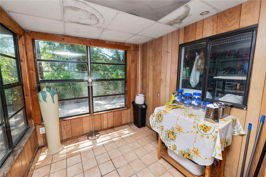 На продажу: $240,000 (3 спален, 2 ванн, 1004 Квадратных фут)