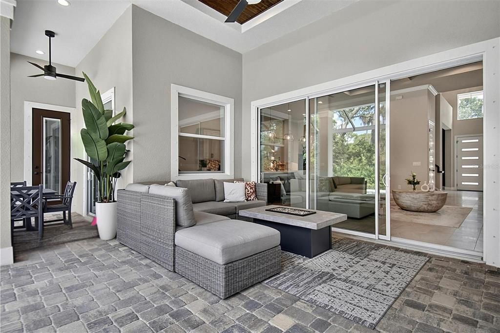 En Venta: $1,198,000 (3 camas, 3 baños, 3068 Pies cuadrados)