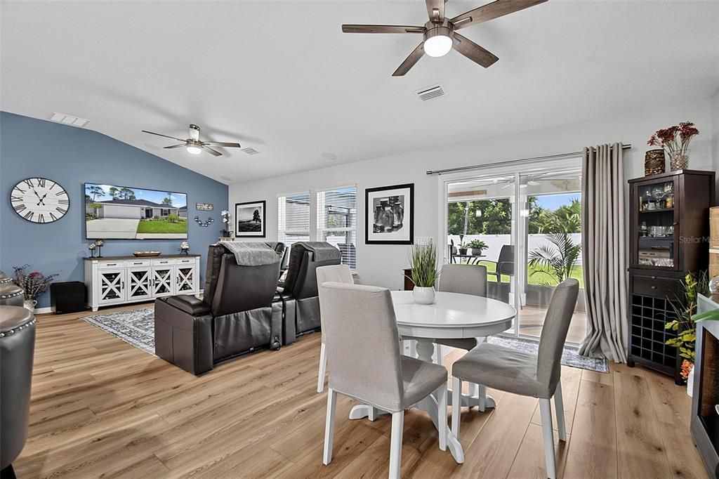 En Venta: $449,900 (3 camas, 2 baños, 1705 Pies cuadrados)