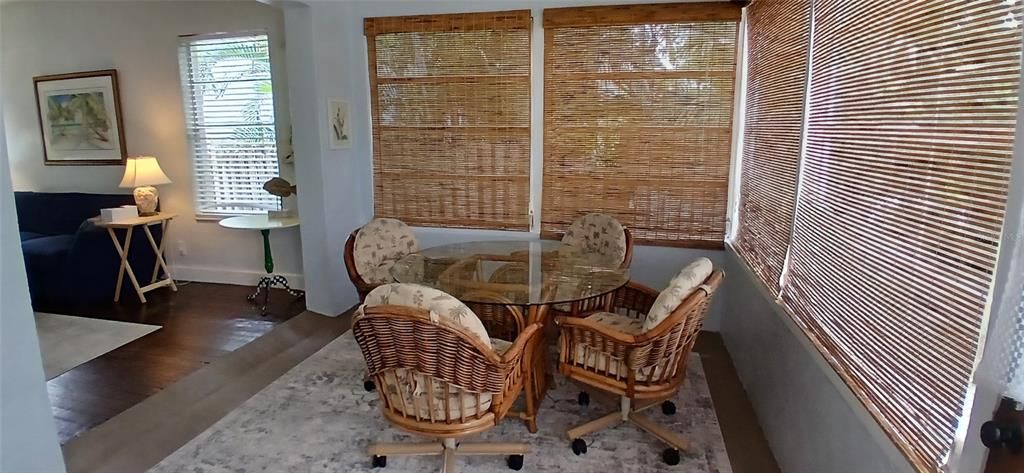 В аренду: $2,400 (2 спален, 1 ванн, 925 Квадратных фут)