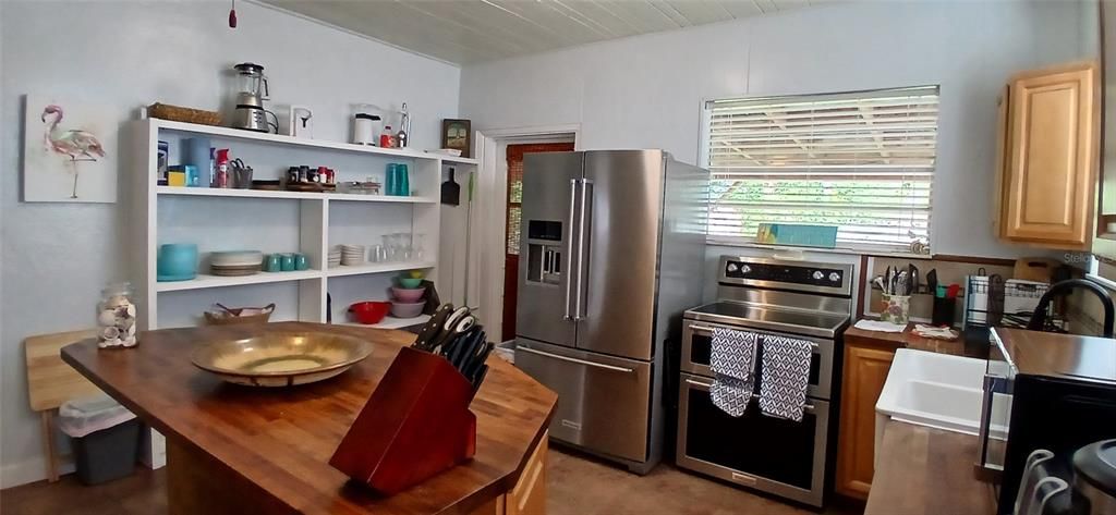В аренду: $2,400 (2 спален, 1 ванн, 925 Квадратных фут)