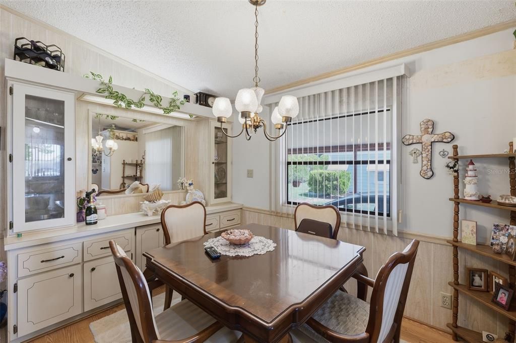 На продажу: $169,000 (2 спален, 2 ванн, 1092 Квадратных фут)