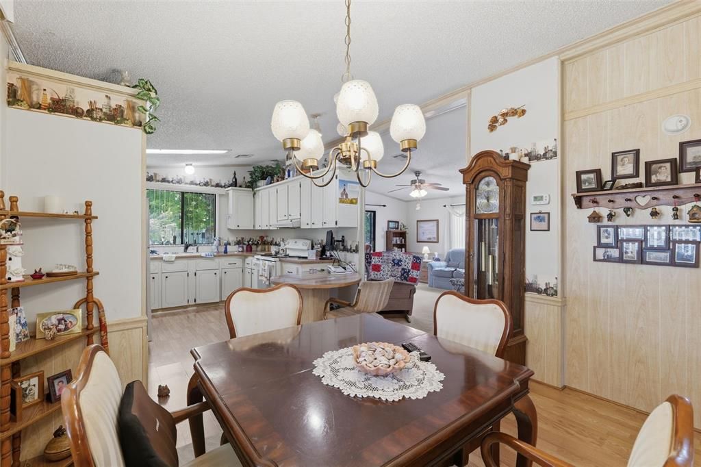 На продажу: $169,000 (2 спален, 2 ванн, 1092 Квадратных фут)
