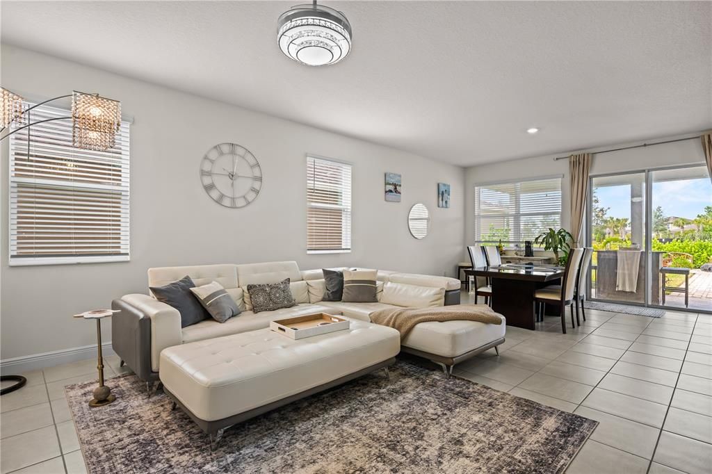 For Sale: $424,900 (3 beds, 2 baths, 2112 Square Feet)