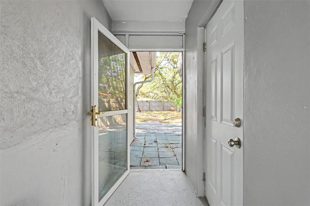 For Sale: $275,000 (2 beds, 1 baths, 840 Square Feet)