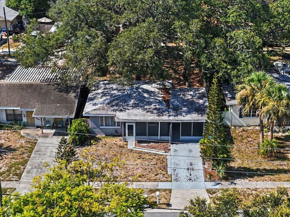 For Sale: $275,000 (2 beds, 1 baths, 840 Square Feet)