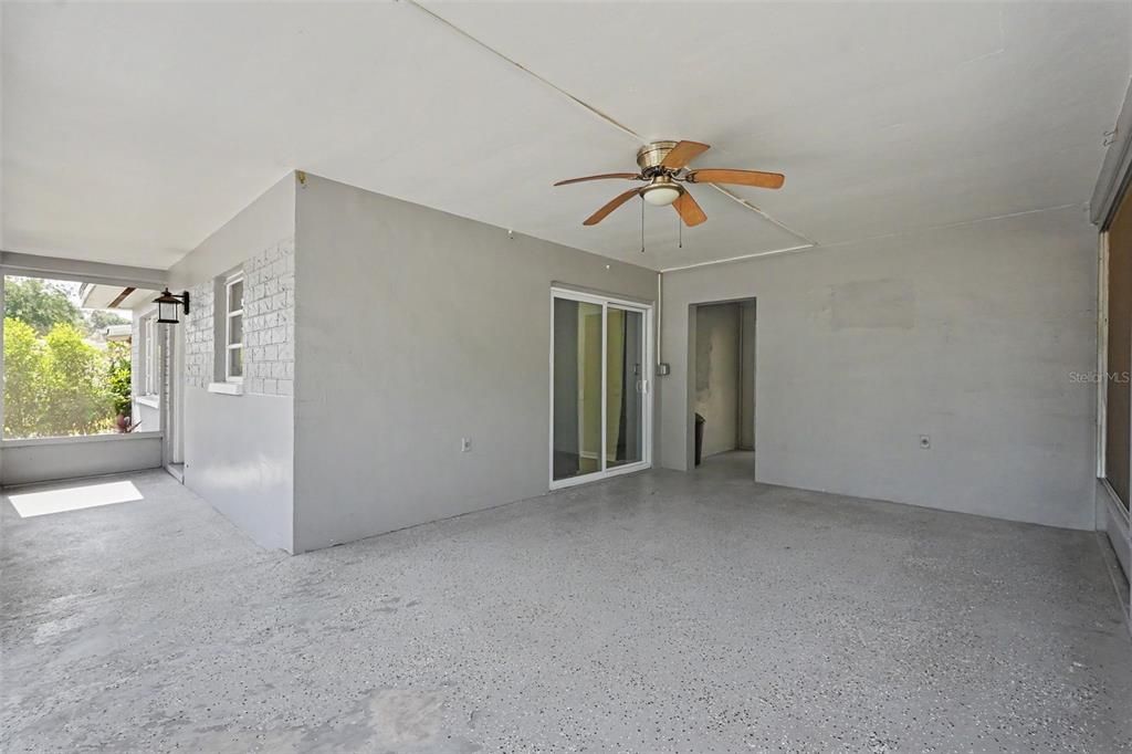 For Sale: $275,000 (2 beds, 1 baths, 840 Square Feet)